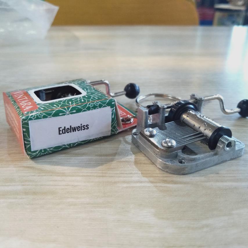 Edelweiss Keychain Music Box - The Craft Central